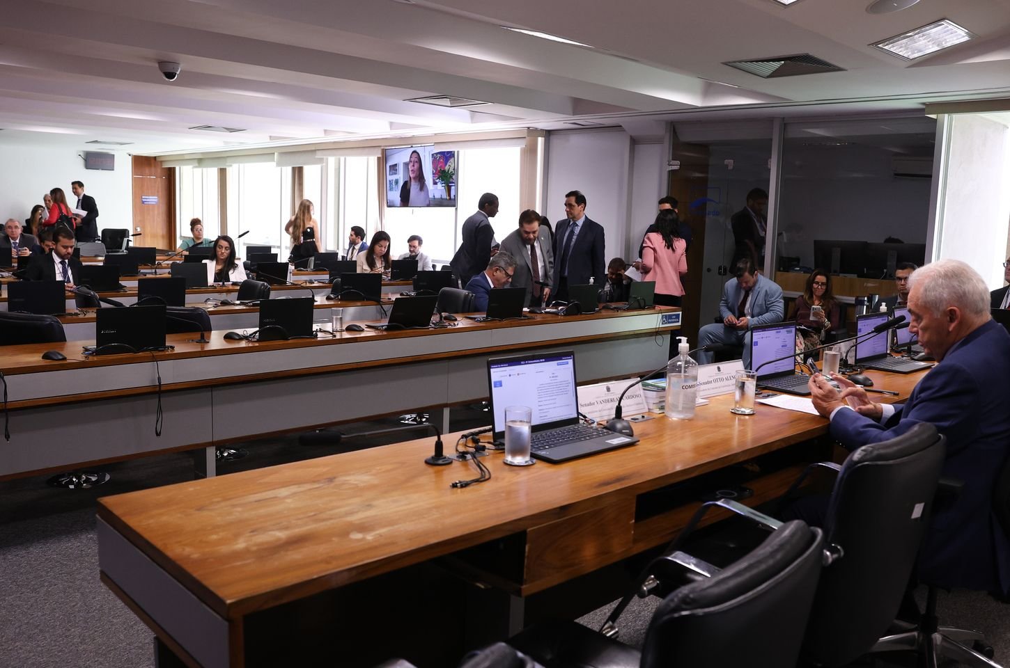 CCJ adia votação de PEC que amplia autonomia financeira do Banco Central