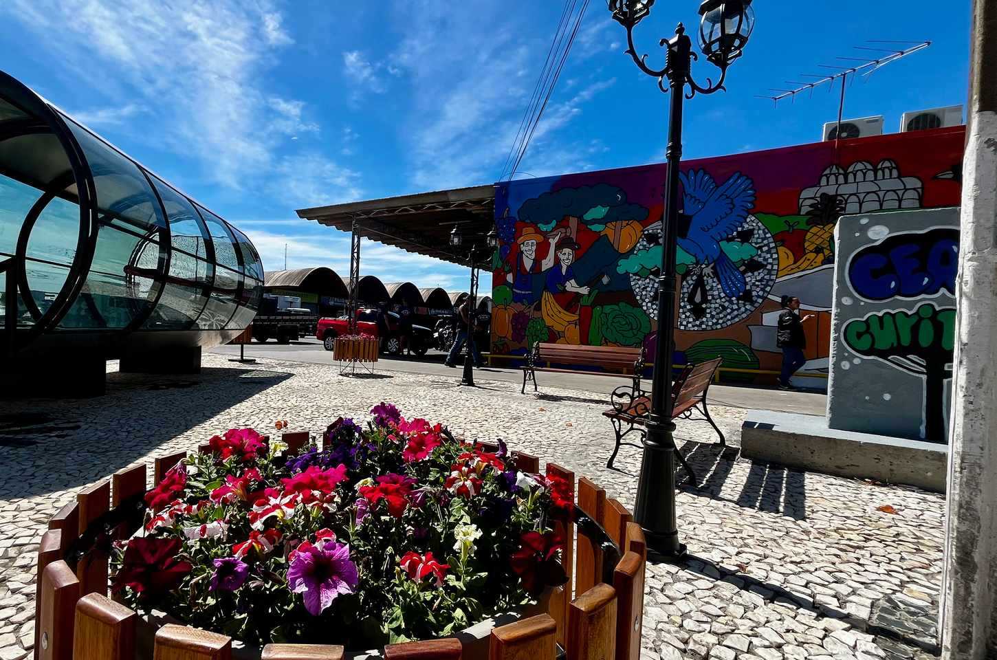 Ceasa Curitiba ganha espaço que recria a Rua XV e celebra a cultura paranaense