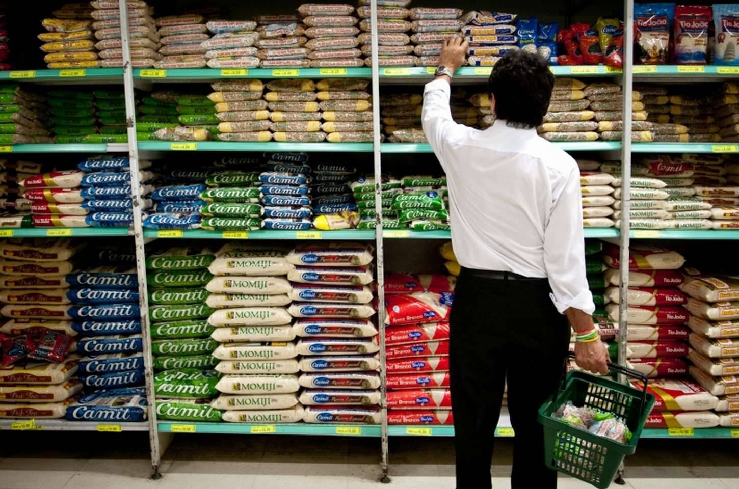 Cesta básica sobe em todas as capitais, com impacto maior no feijão e na batata