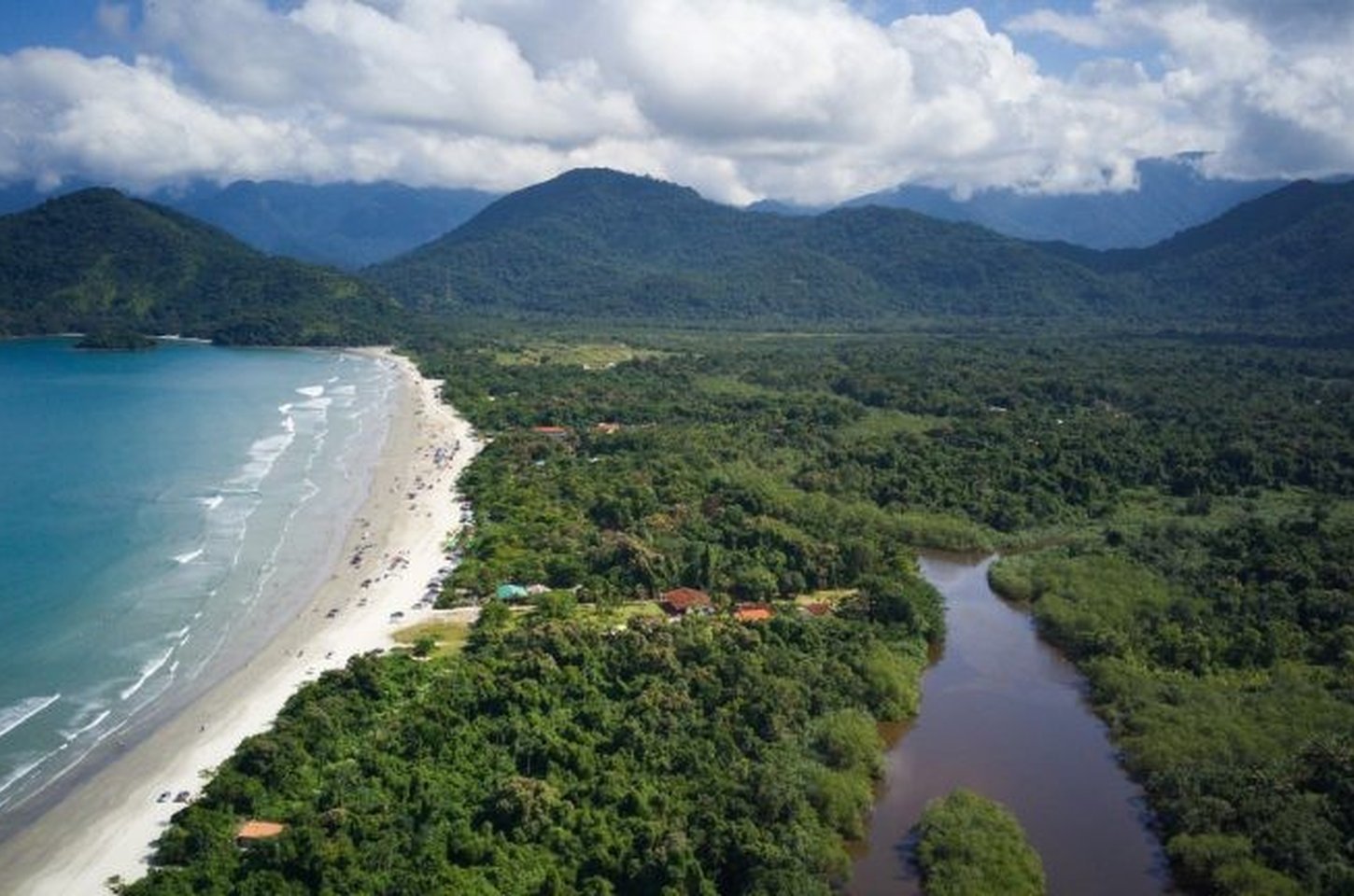 Cetesb alerta: após chuva forte, evite o mar por 24 horas