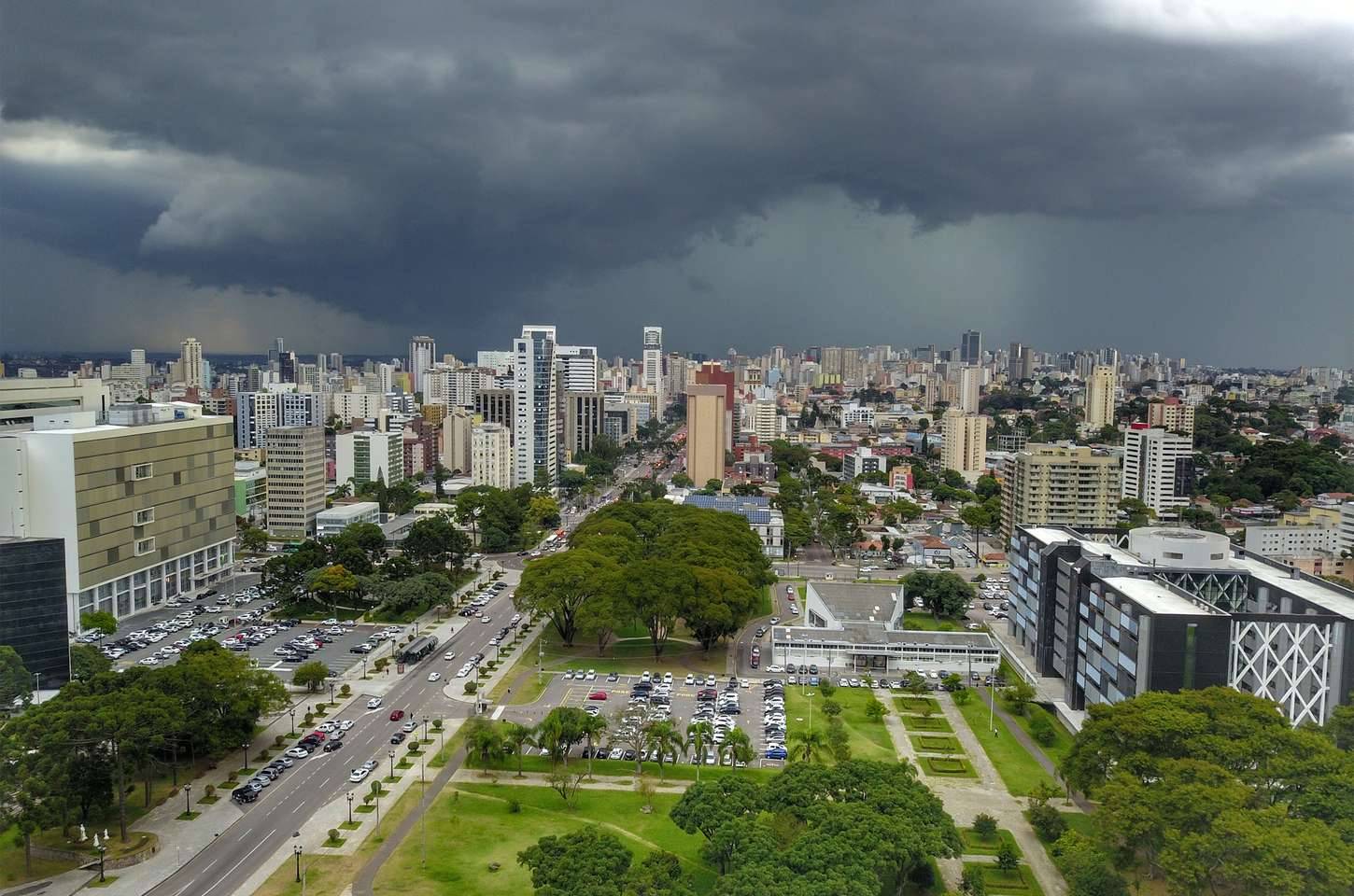 Chuva e risco de tempestades continuam no Paraná nesta semana