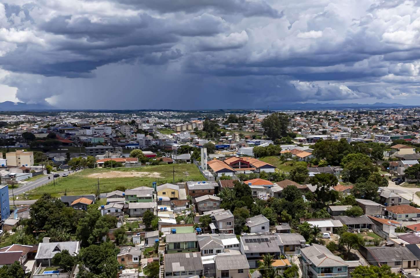 Chuva intensa supera média histórica no litoral do Paraná