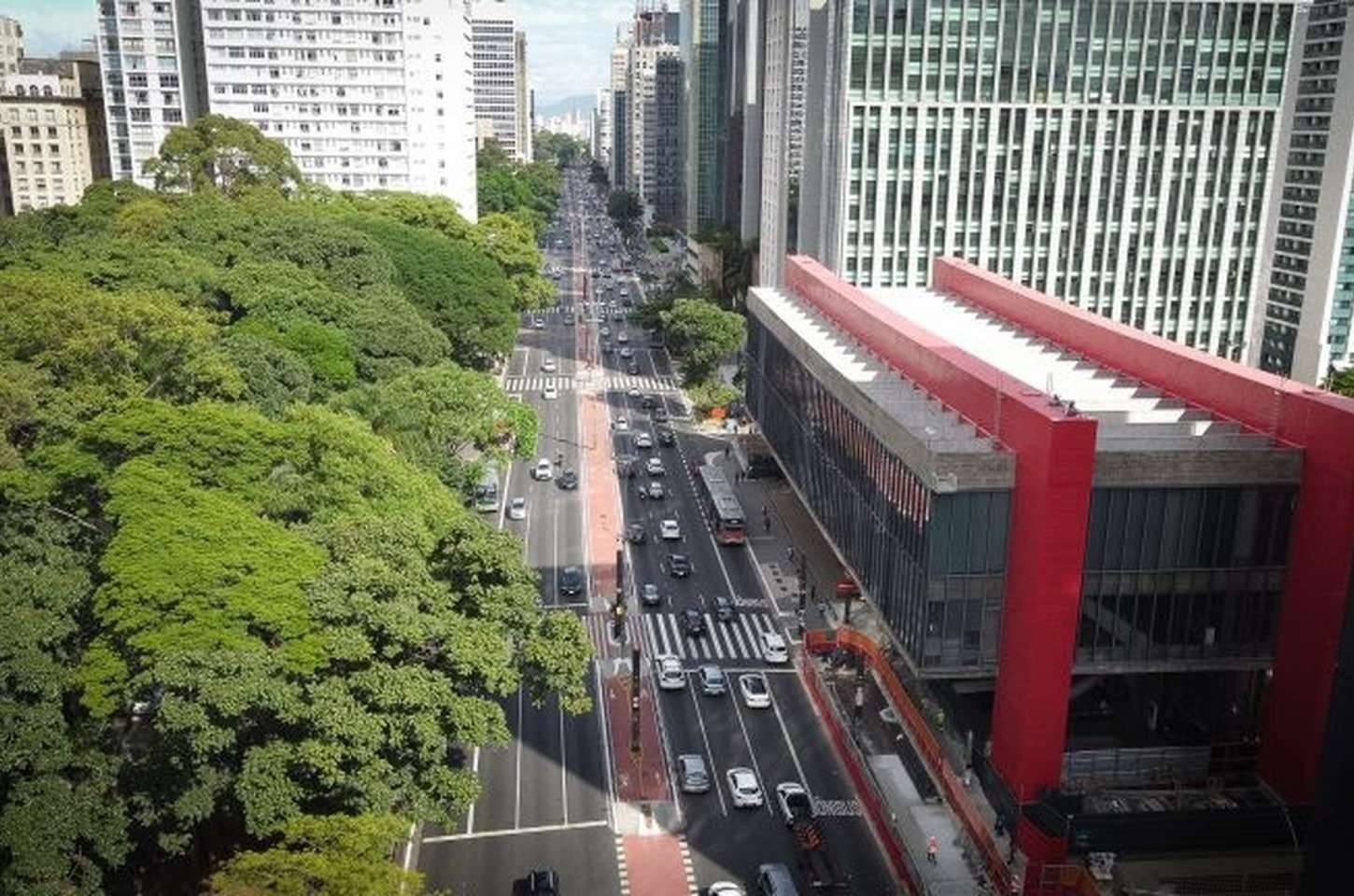 Chuva perde força em SP, mas frio no litoral mantém alerta