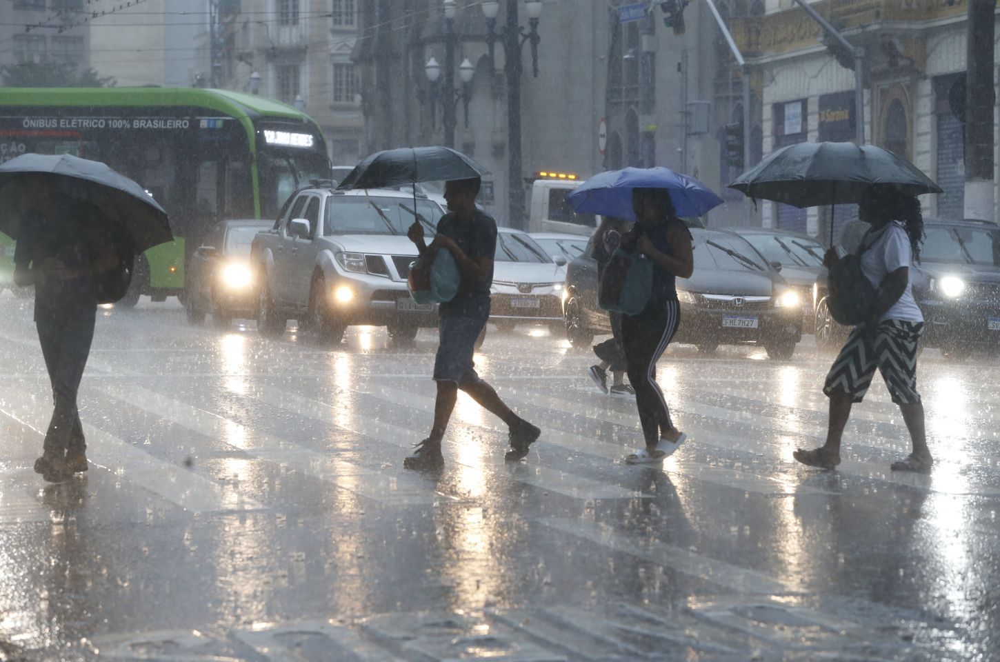 Chuvas intensas castigam São Paulo e região metropolitana