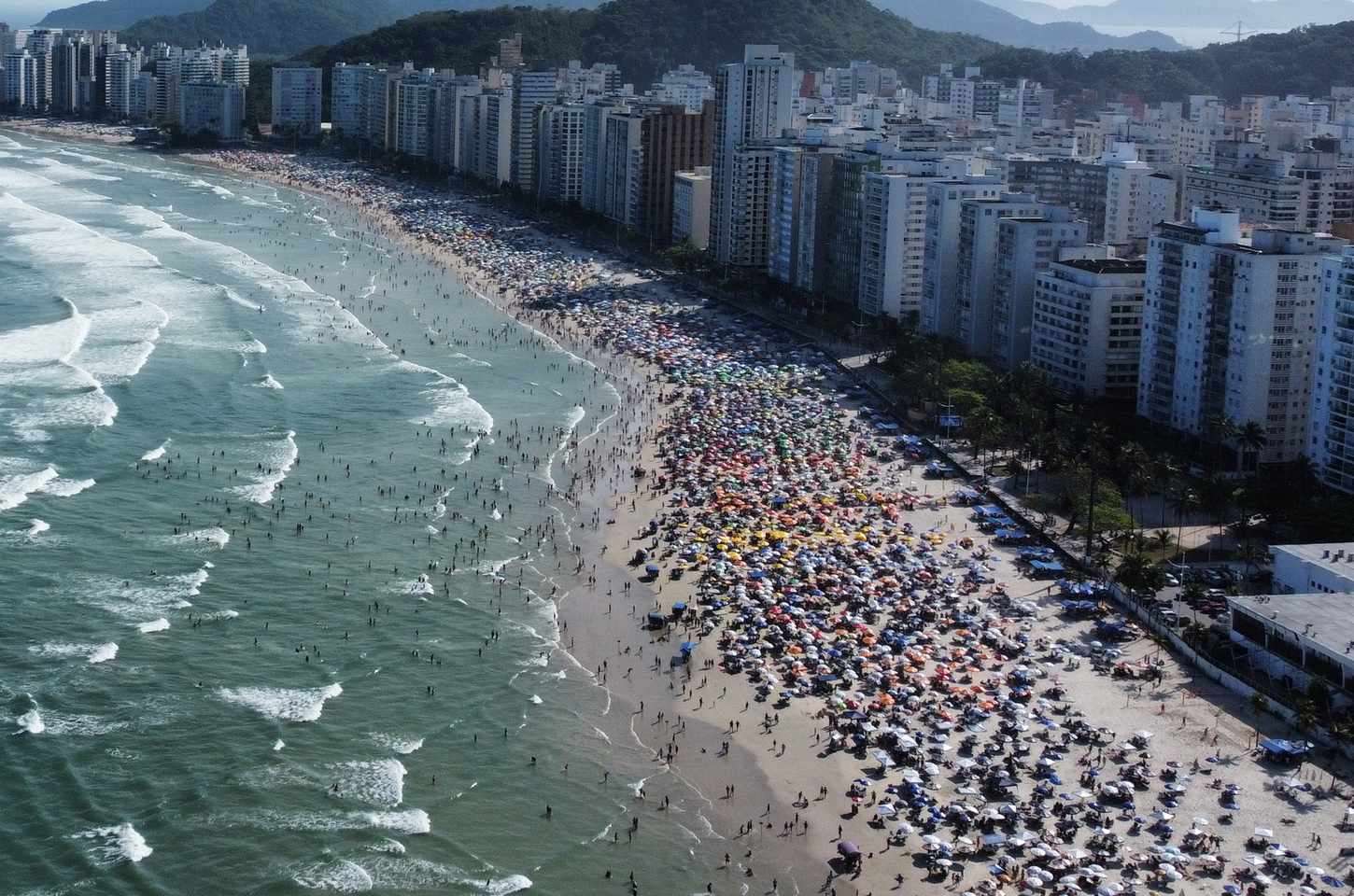 Chuvas intensas no litoral paulista acionam alertas extremos e sirenes
