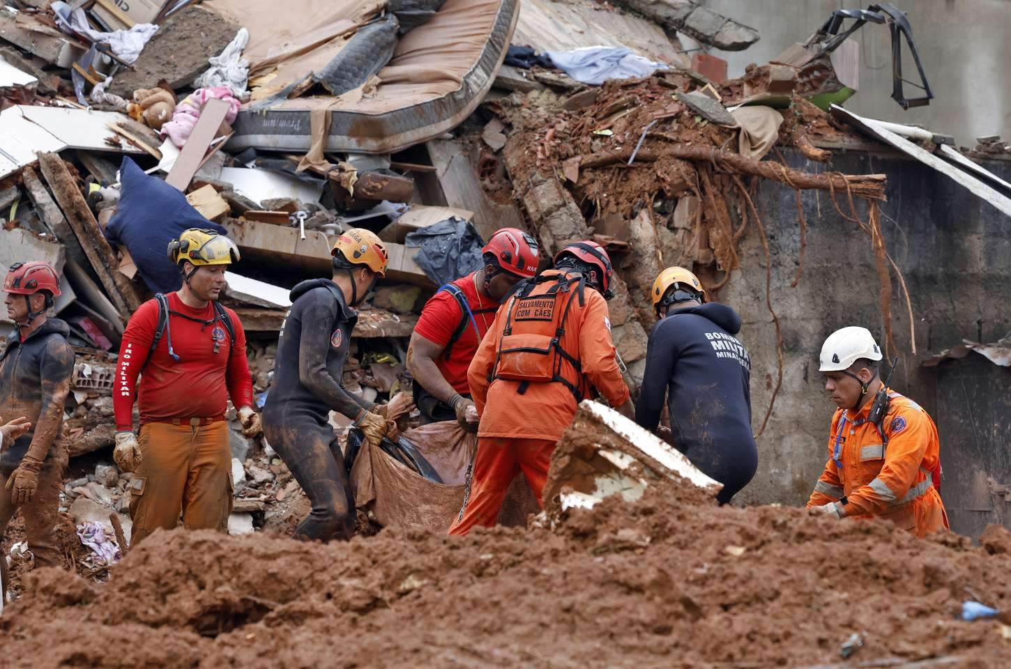 Chuvas na Zona da Mata mineira deixam 36 mortos e 33 desaparecidos