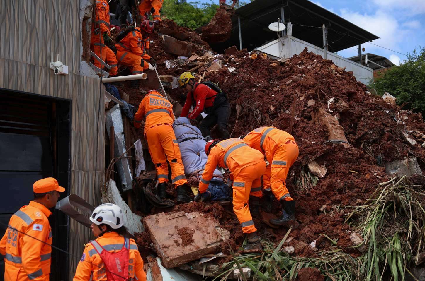Chuvas na Zona da Mata mineira deixam 55 mortos e milhares de desalojados