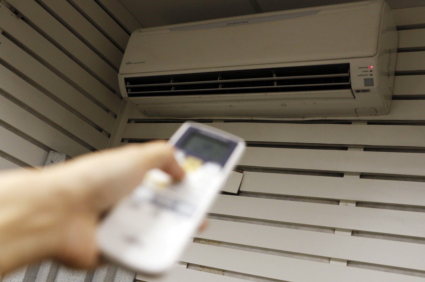 Como usar o ar-condicionado sem pesar na conta de luz