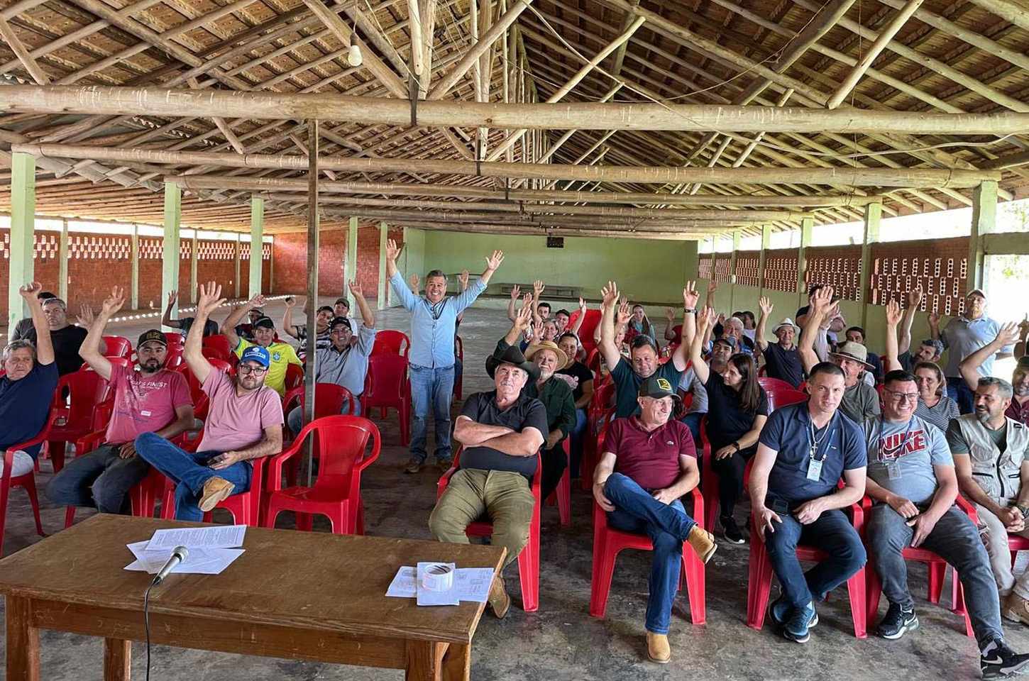 Comunidades rurais de Japira recebem água tratada com programa da Sanepar