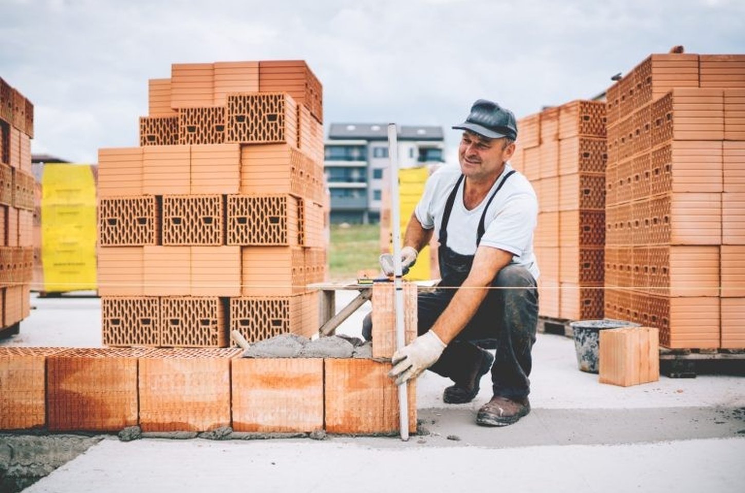 Construção civil paulista oferece 643 vagas de emprego