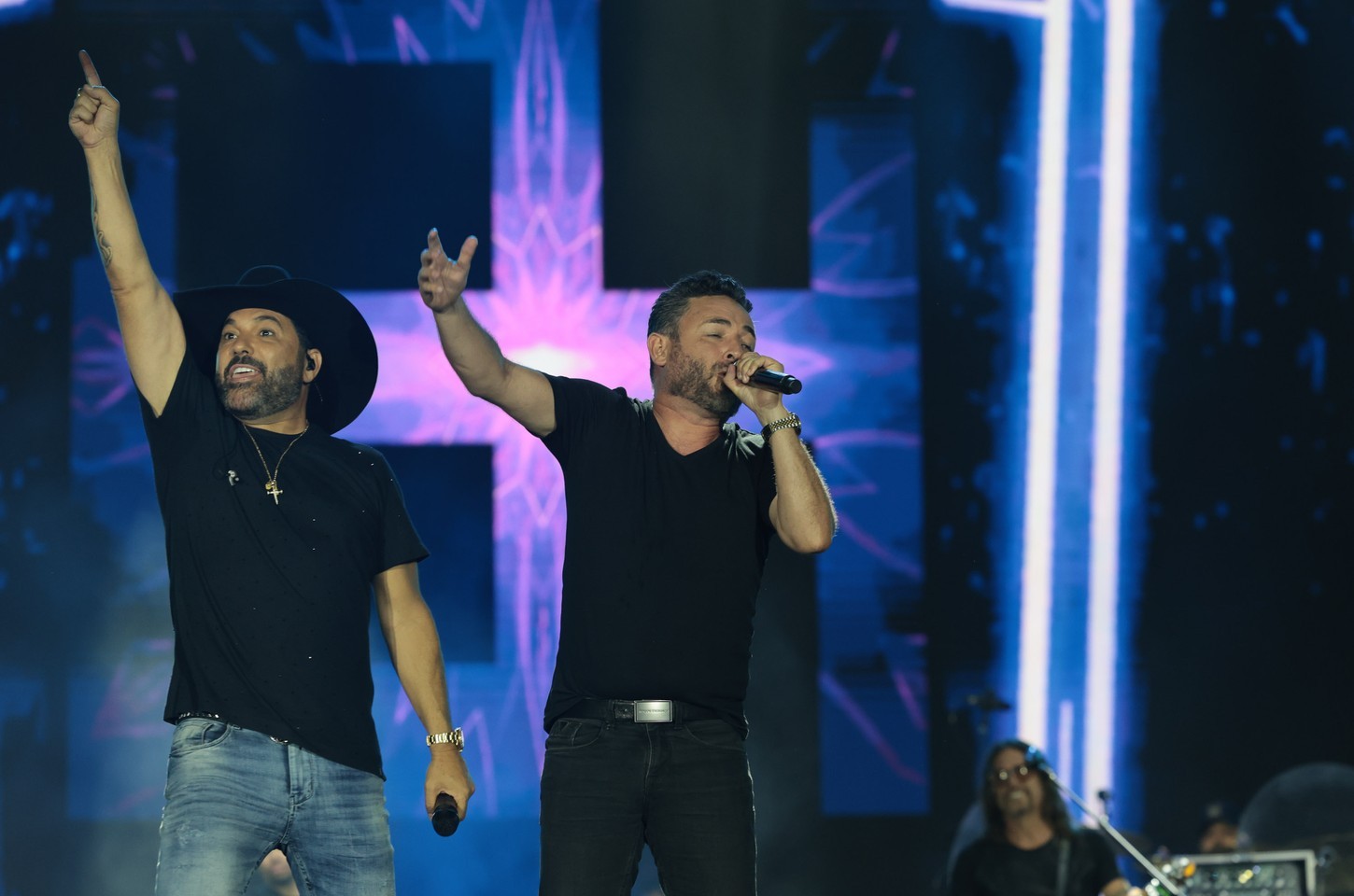 Convite inesperado impulsiona carreira de cantor sertanejo no litoral do Paraná