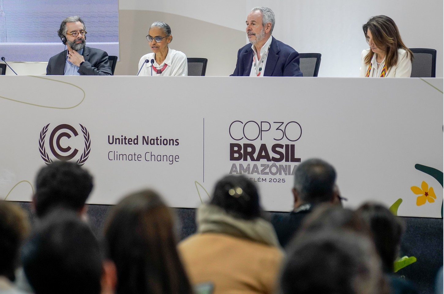 COP30 encerra com avanços na adaptação climática e debate sobre combustíveis fósseis