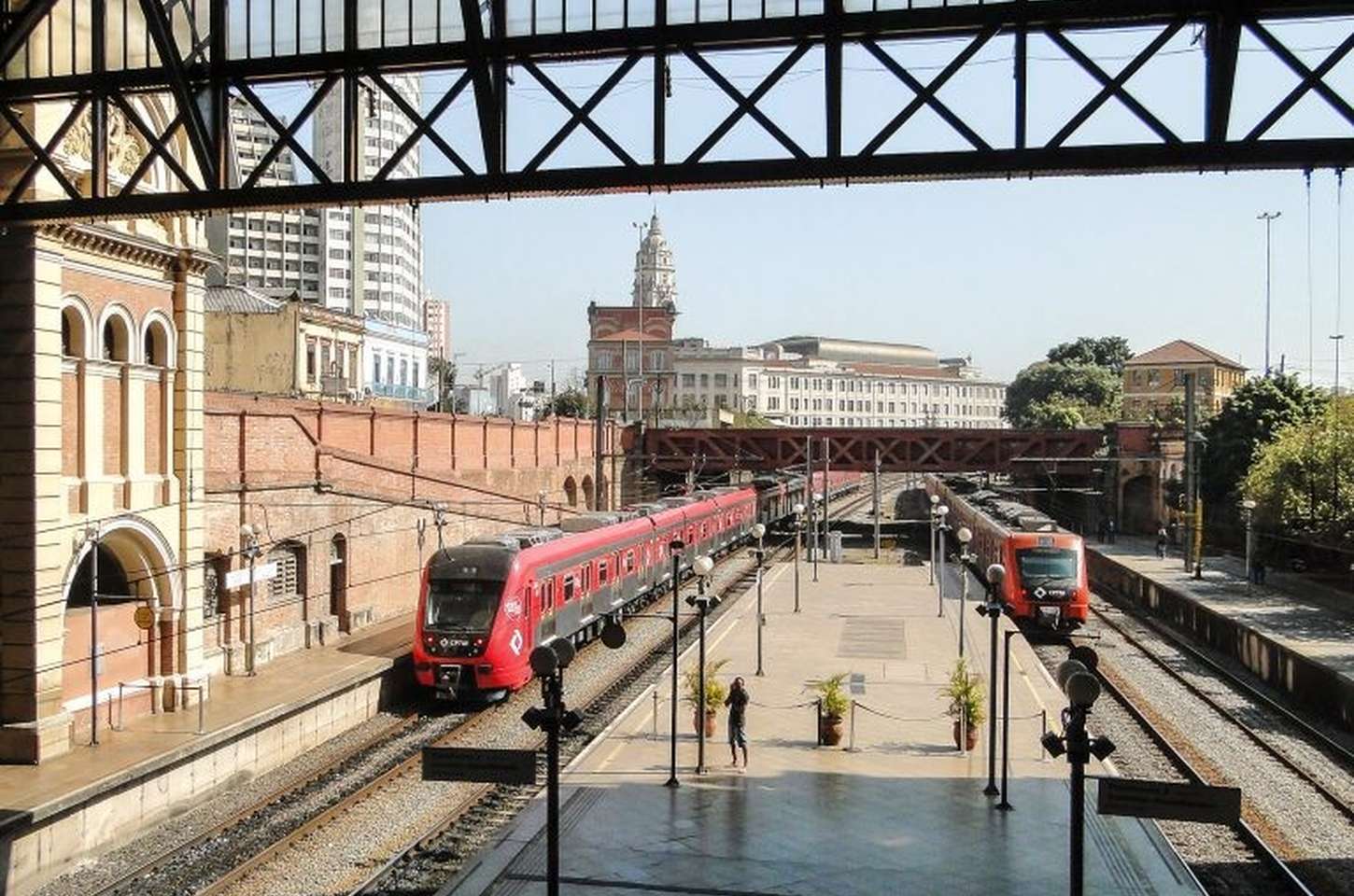 Corais natalinos animam estações da CPTM com música e solidariedade