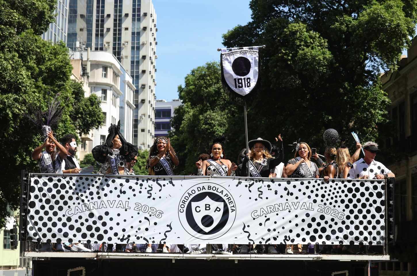 Cordão do Bola Preta celebra 107 anos com desfile tradicional no Rio