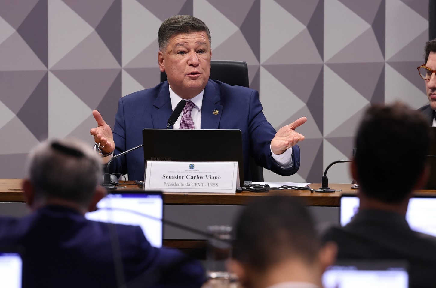 CPMI do INSS tem depoimentos cancelados e ameaça de condução coercitiva