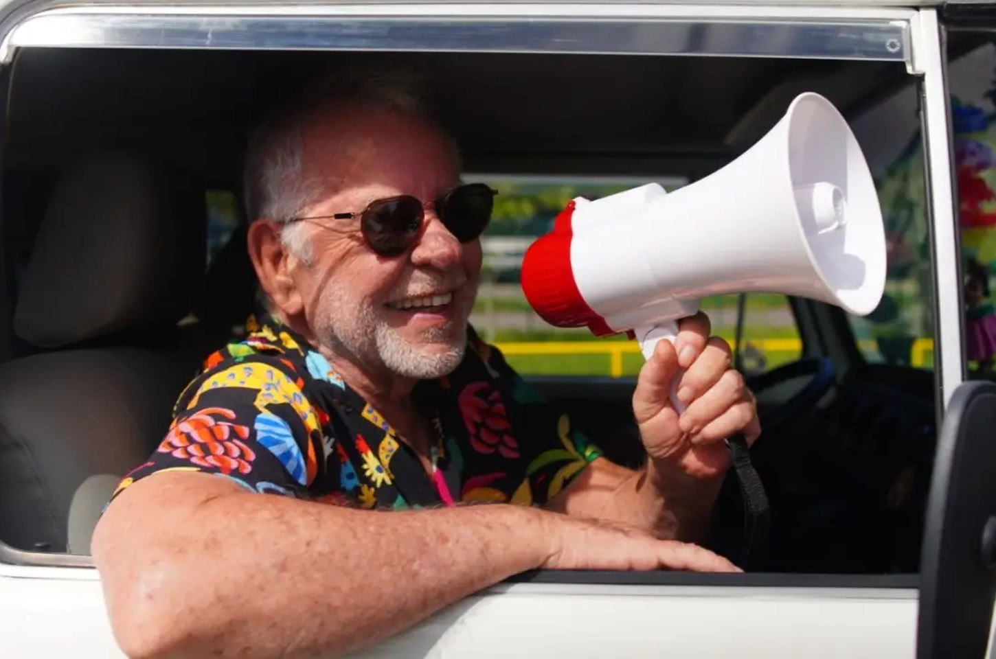 Curador usa carro de som para anunciar festival Doce Maravilha com Caetano e Emicida
