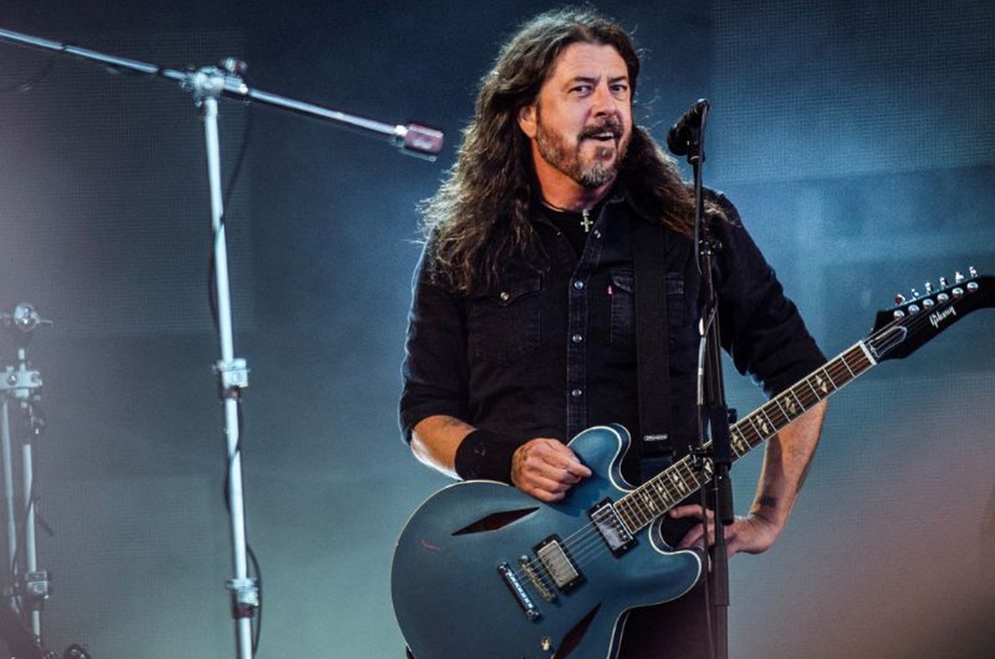 Dave Grohl muda título de novo álbum do Foo Fighters após conflito com Hollywood