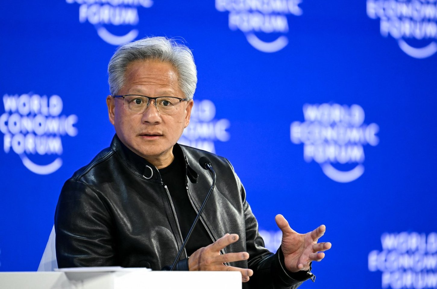 Davos se transforma em palco de rivalidades e promessas de IA