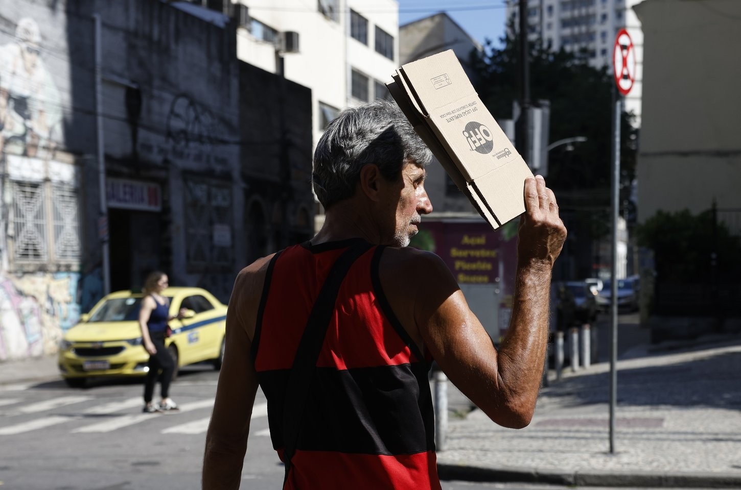 Defensorias pedem medidas urgentes contra calor extremo para população de rua no Rio