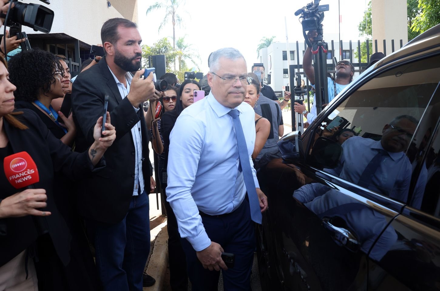 Defesa de Bolsonaro critica tornozeleira e alega humilhação