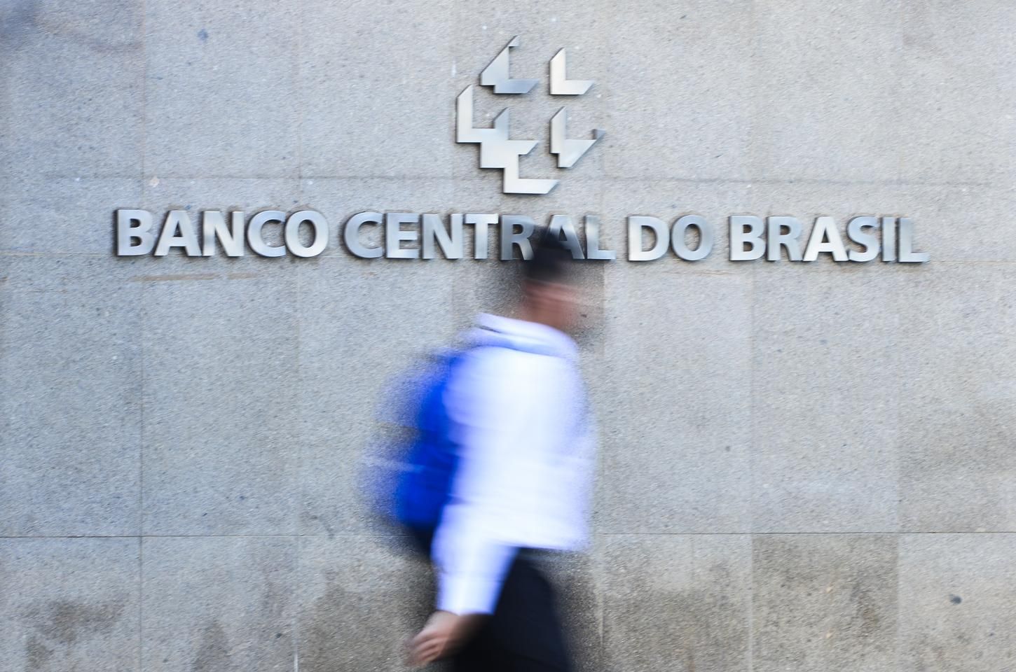 Déficit nas contas externas do Brasil atinge US$ 68,8 bilhões em 2025