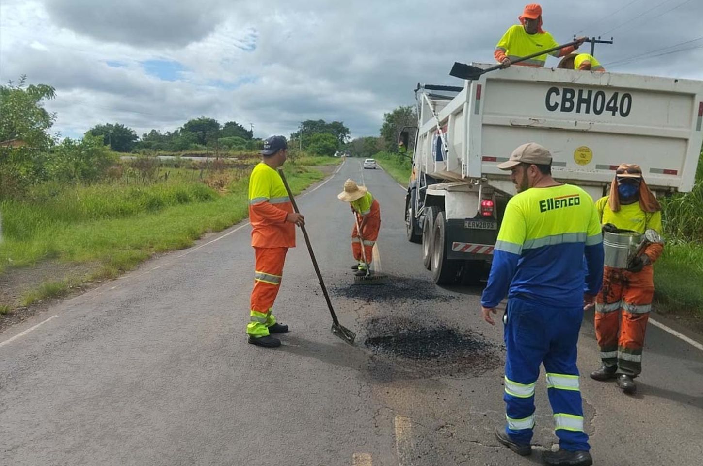 Der inicia conservação da PR-218 no Norte Pioneiro do Paraná