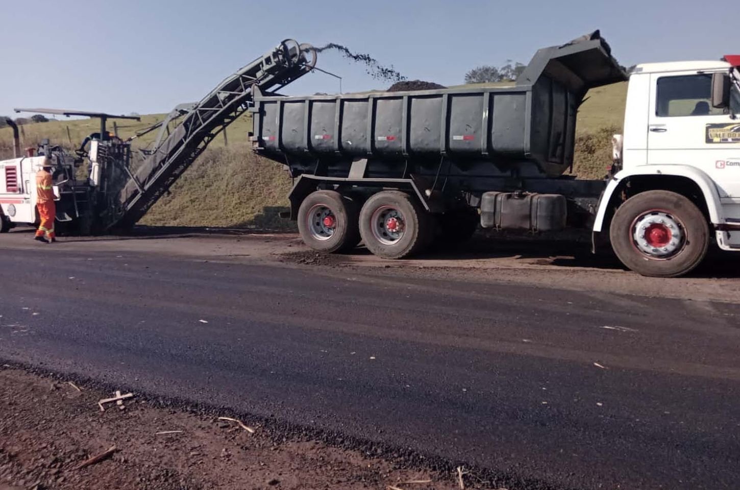 DER/PR alerta sobre golpe envolvendo venda ilegal de fresado de obras