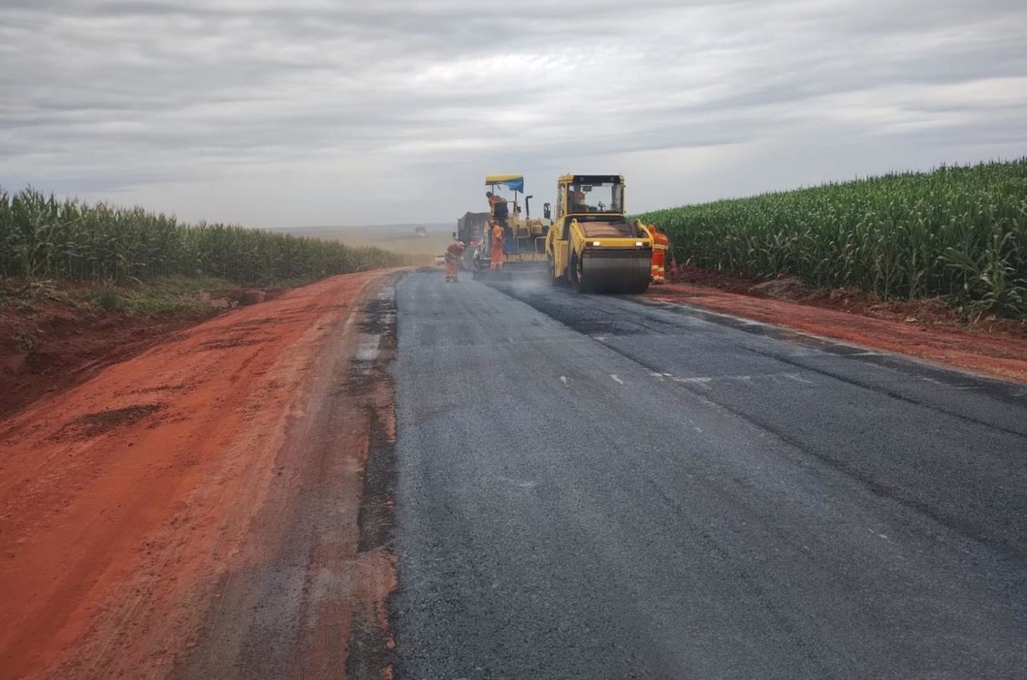 DER/PR conclui conservação da PR-537 entre Bela Vista do Paraíso e Florestópolis