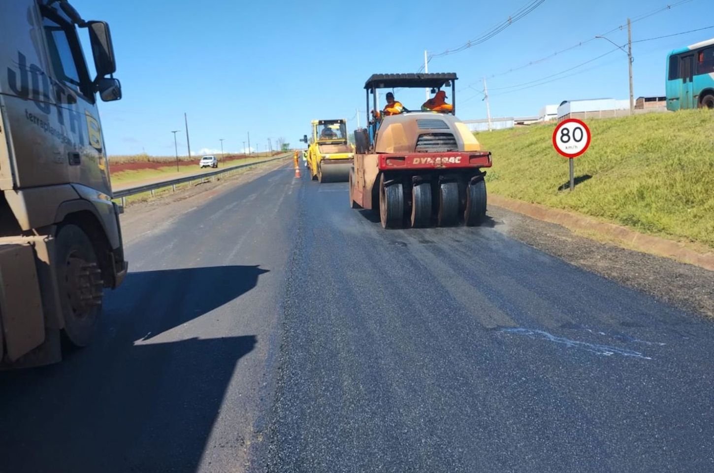 DER/PR realiza melhorias na PR-090 entre Alvorada do Sul e Bela Vista do Paraíso