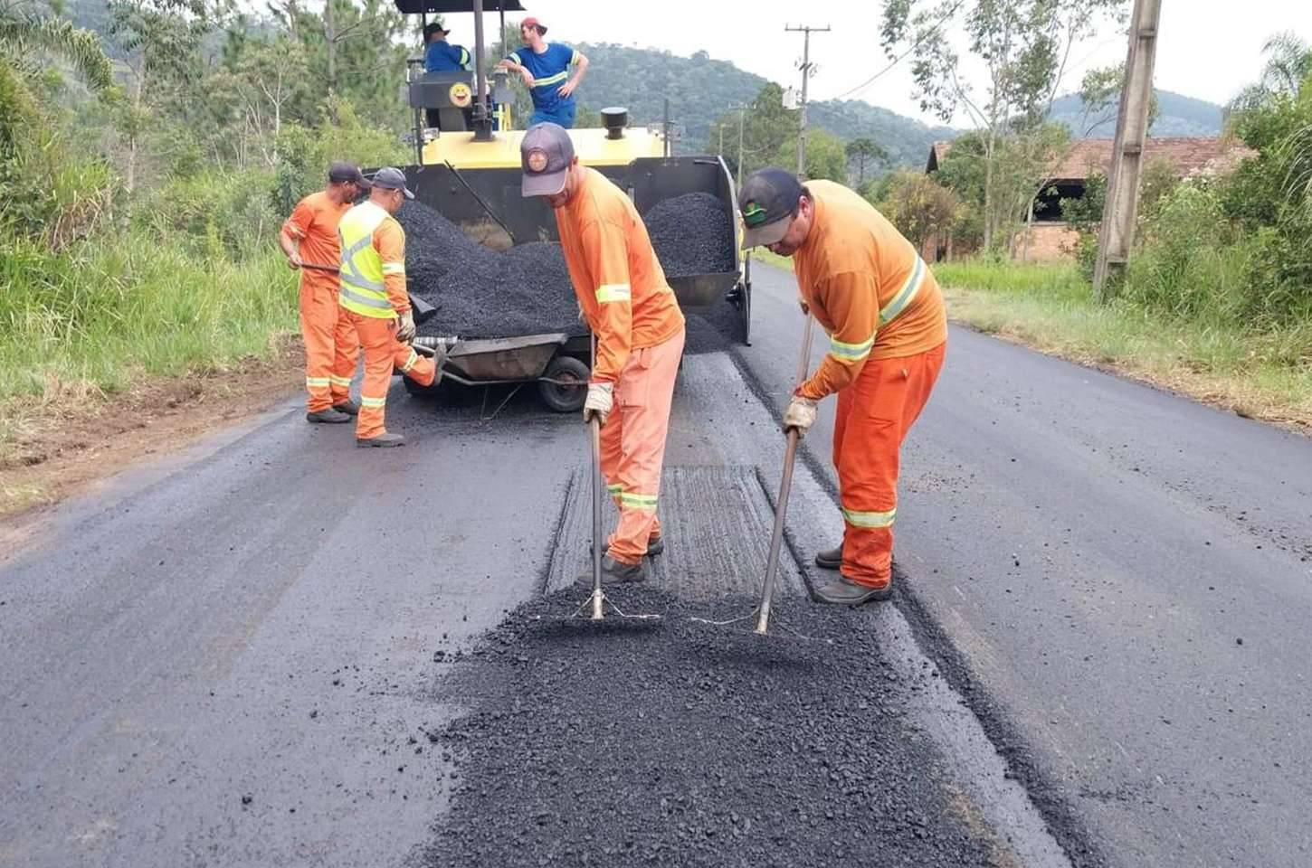 DER/PR recupera pavimento da PR-446 entre União da Vitória e Porto Vitória