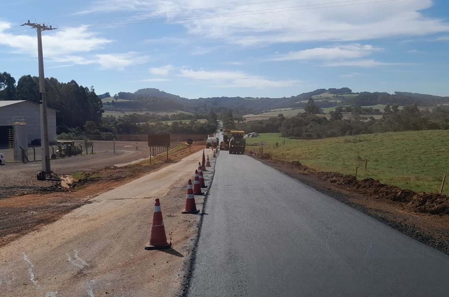 DER/PR recupera pavimento da PR-884 entre Marmeleiro e Renascença no Sudoeste