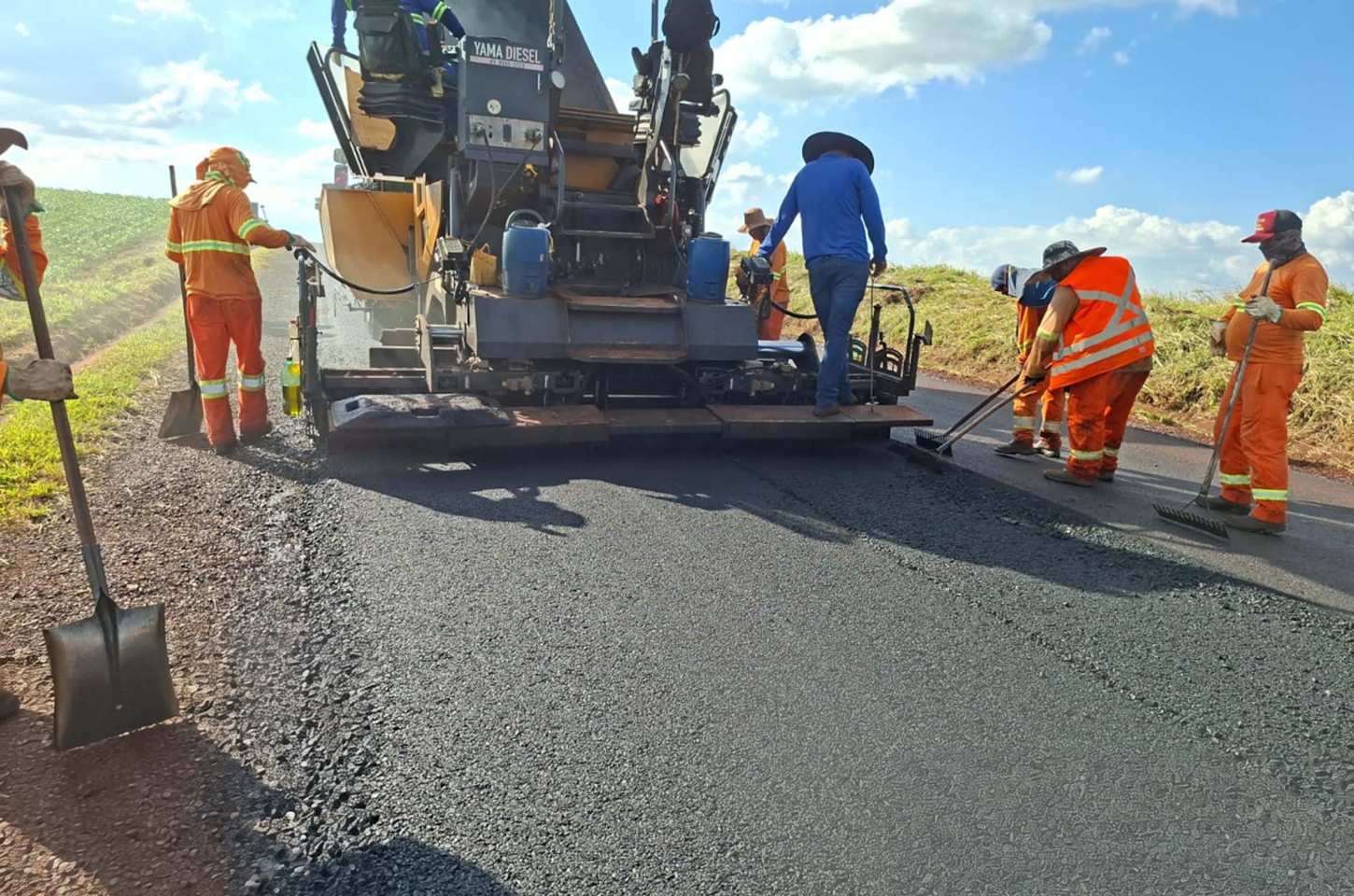 DER/PR recupera trecho da PR-218 no Norte do Paraná