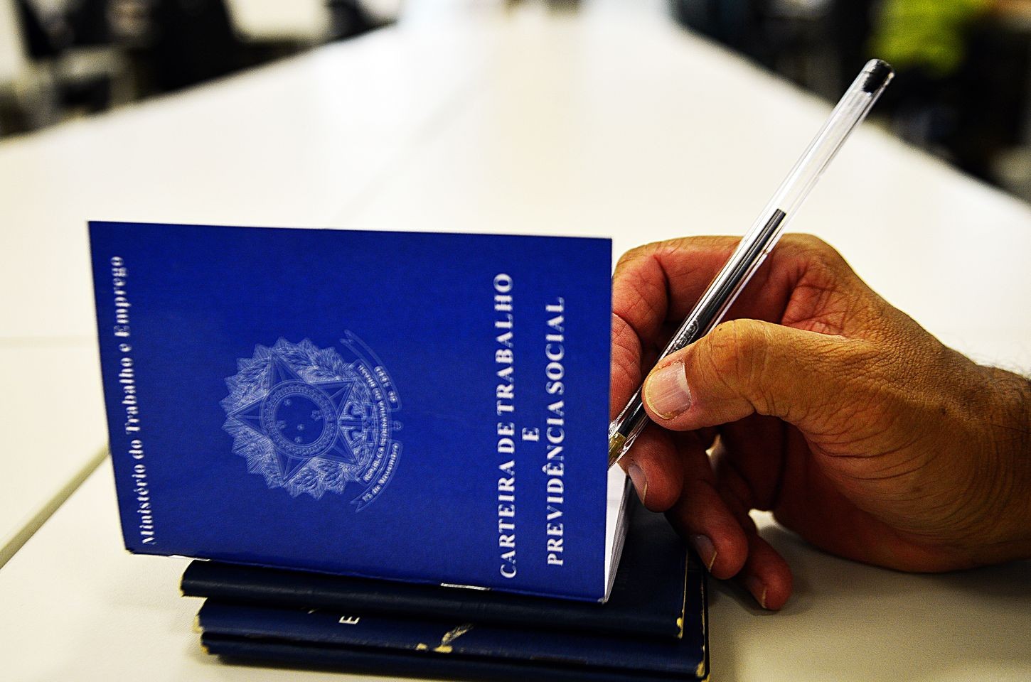 Desemprego atinge menor nível histórico em 19 estados e no DF em 2025