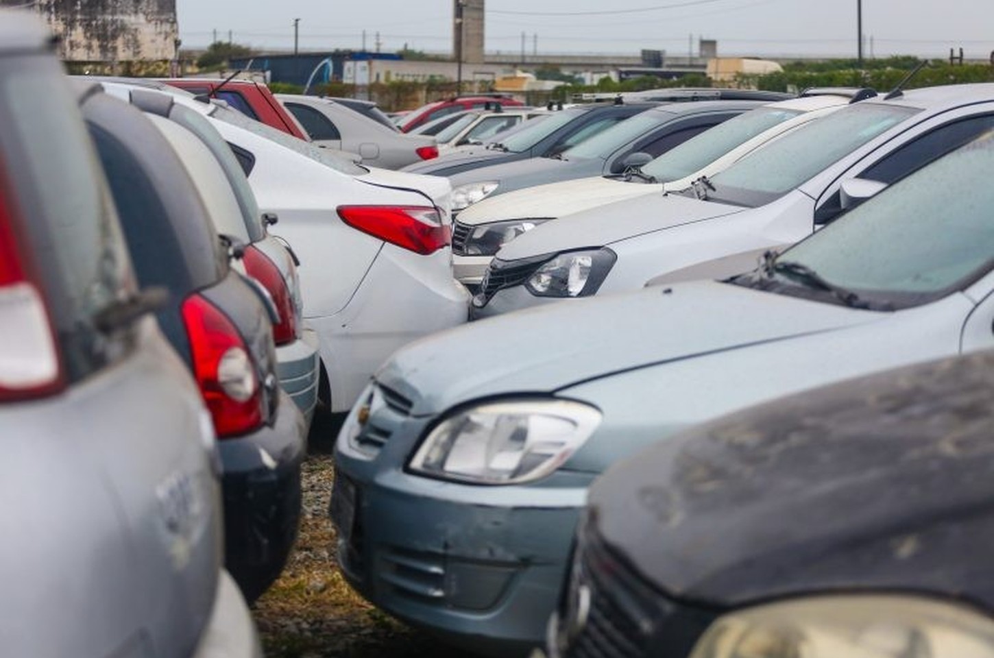 Detran-SP planeja leilão de 100 mil veículos em 2026 com nova dinâmica