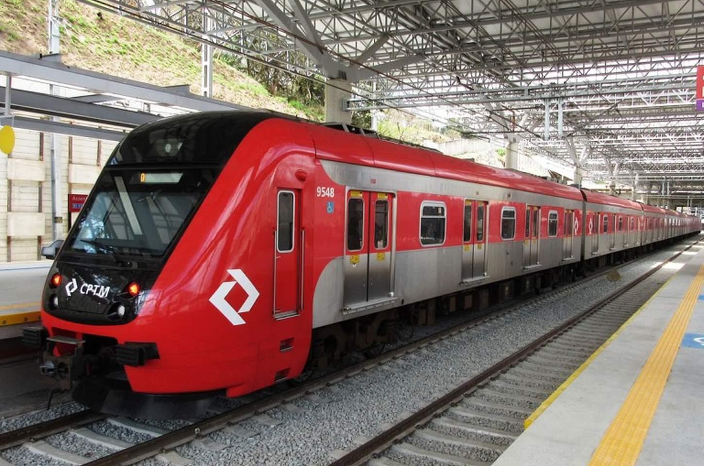 Dia da Mulher: CPTM e Embelleze oferecem dia de beleza em estação