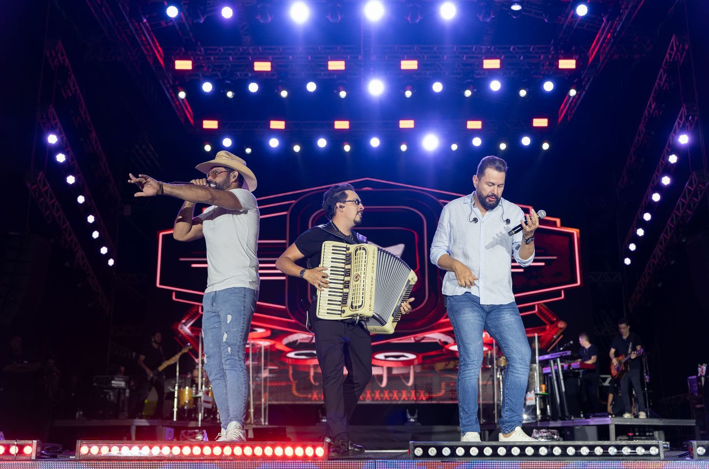 Diego & Arnaldo abrem reta final do Verão Maior Paraná em Pontal