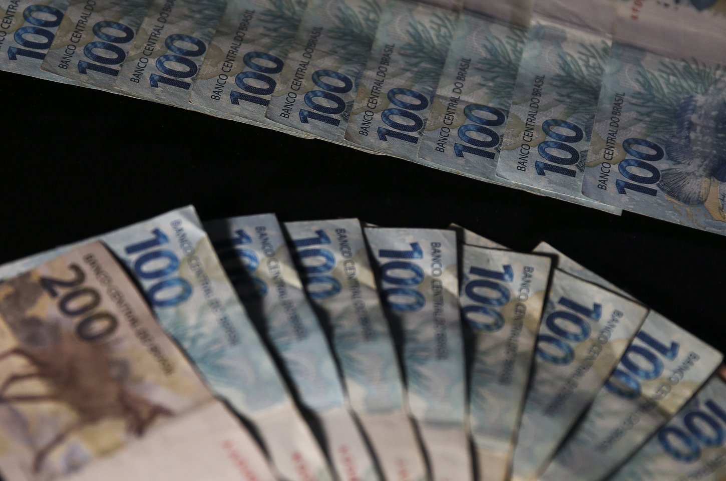 Dívida pública federal cai 2,34% em março com forte vencimento de títulos da Selic
