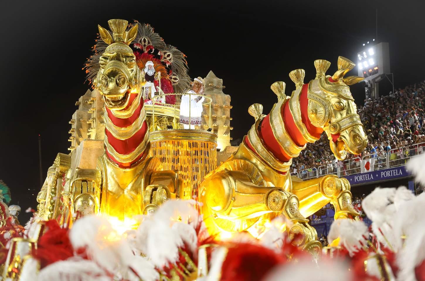 Do enredar ao enredo: como as escolas de samba contam histórias
