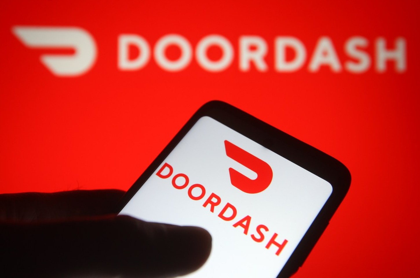 DoorDash lança ferramentas de IA para acelerar cadastro e aprimorar imagens de restaurantes
