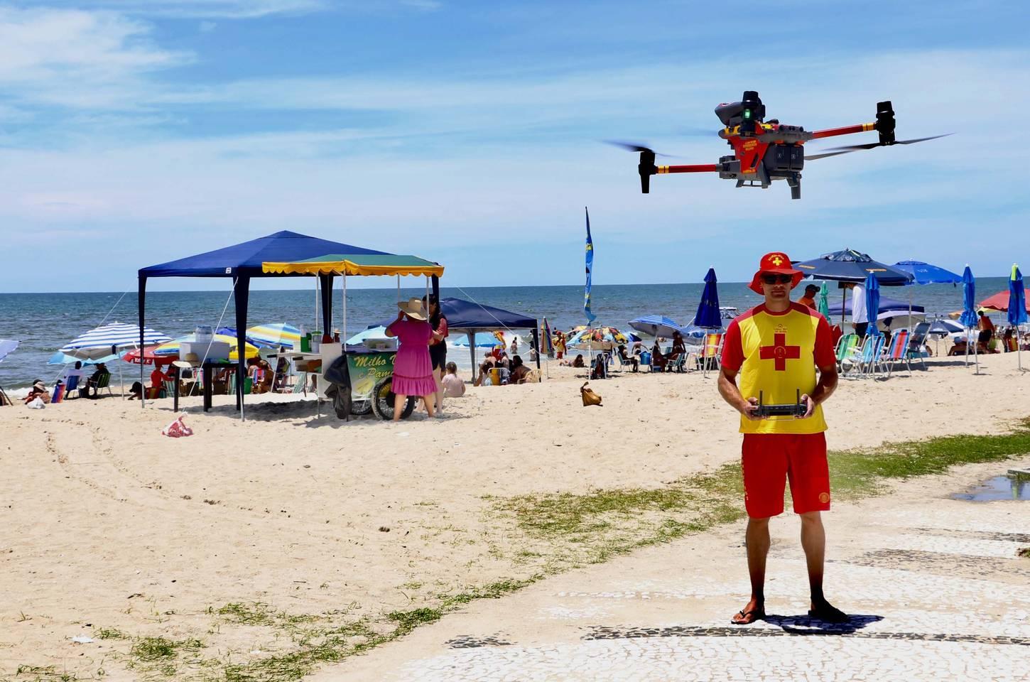 Drones dos bombeiros reduzem afogamentos no litoral paranaense