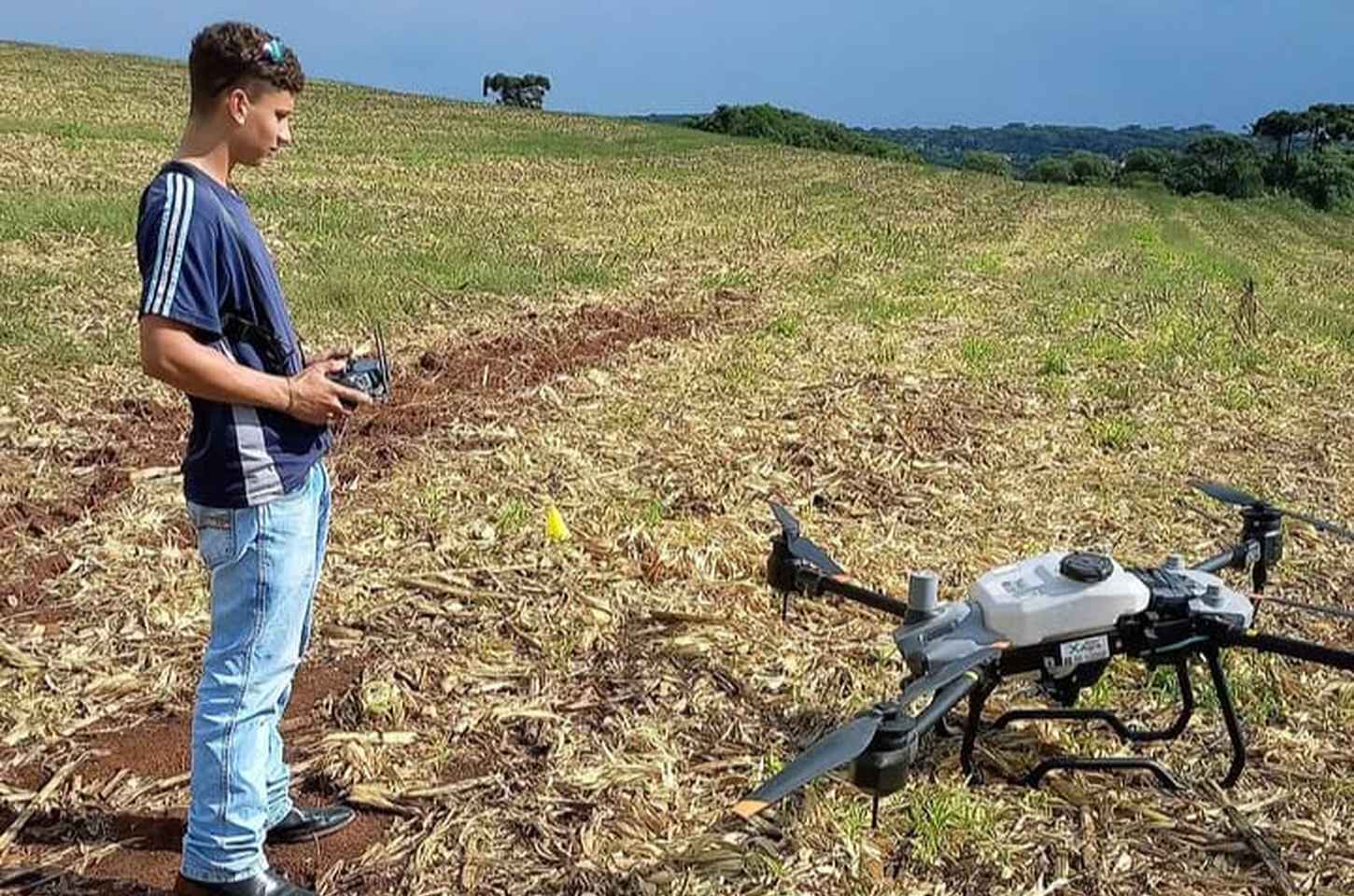 Drones revolucionam ensino agrícola nas escolas estaduais do Paraná