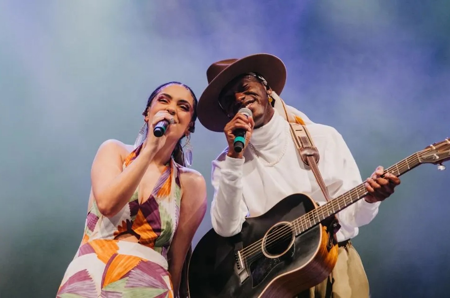 Duo Àvuà celebra estreia de releitura de Chico Buarque em novela da Globo