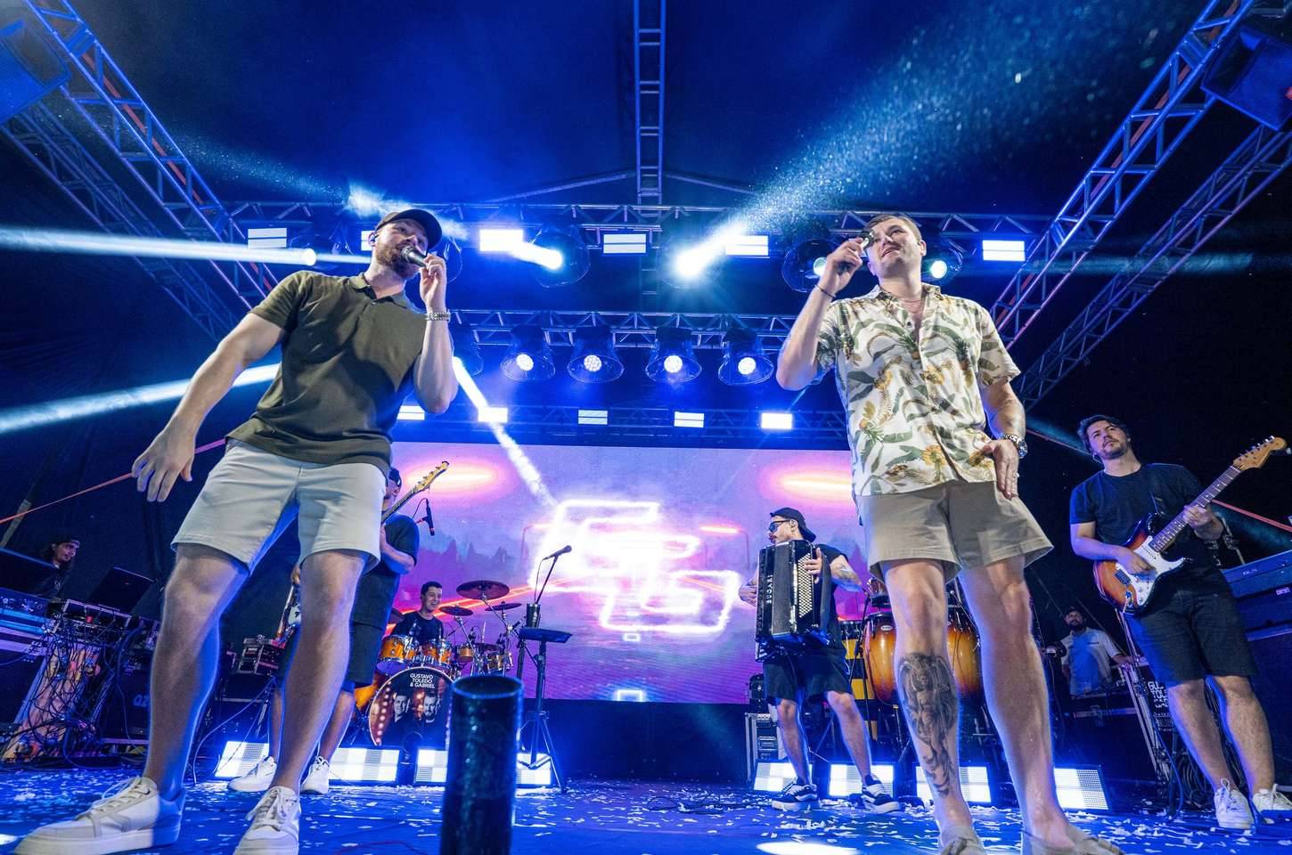 Dupla sertaneja celebra estreia no interior no Verão Maior Paraná