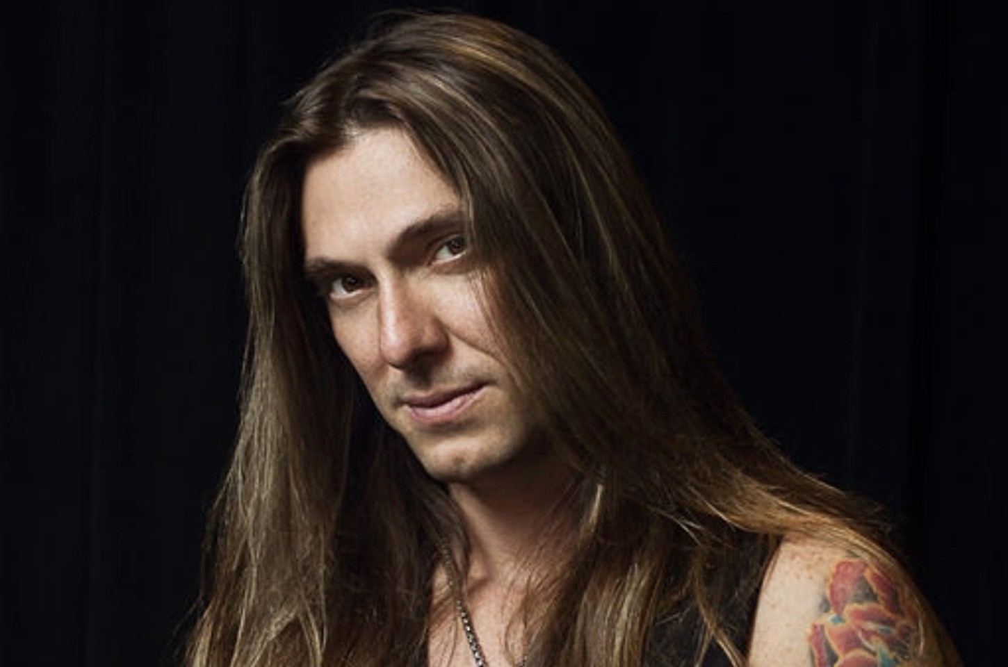 Edu Falaschi se reúne com Angra no Bangers Open Air após 13 anos