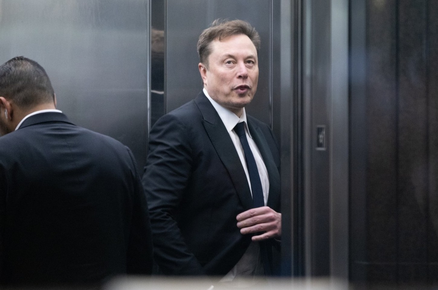 Elon Musk admite uso de 'destilação' de IA em modelos da OpenAI para treinar Grok