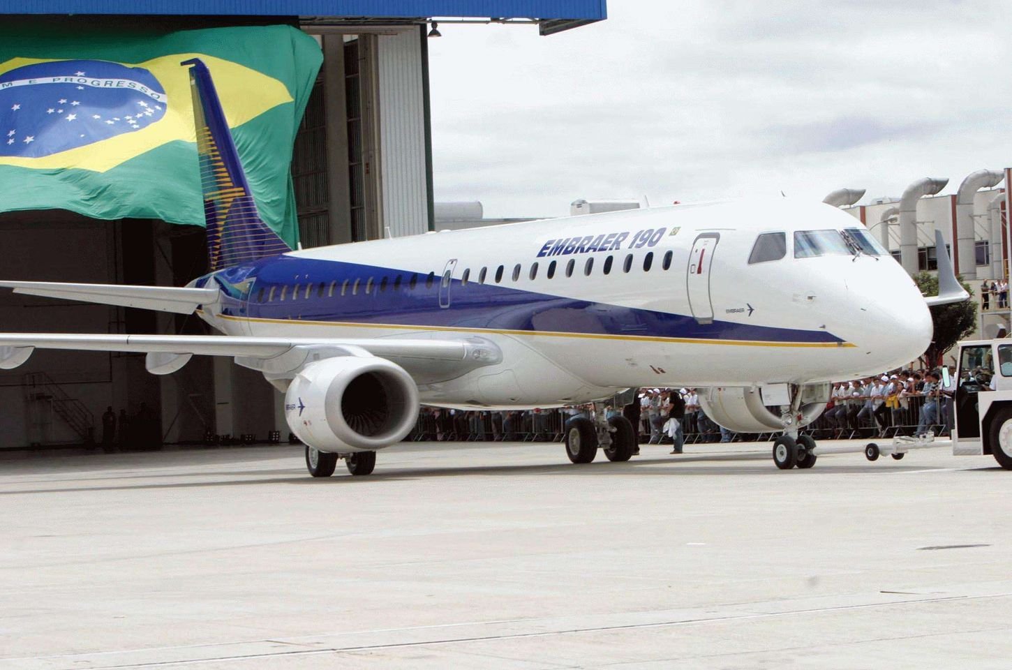 Embraer recebe R$ 1,09 bi do BNDES para ampliar produção de aviões