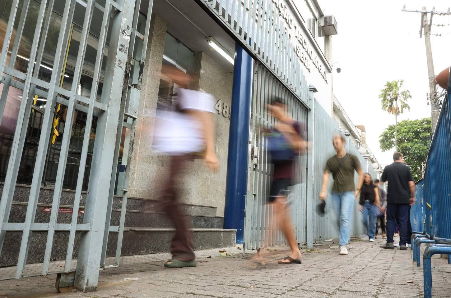 Enem 2025: Inep anula três questões por suspeita de vazamento em live