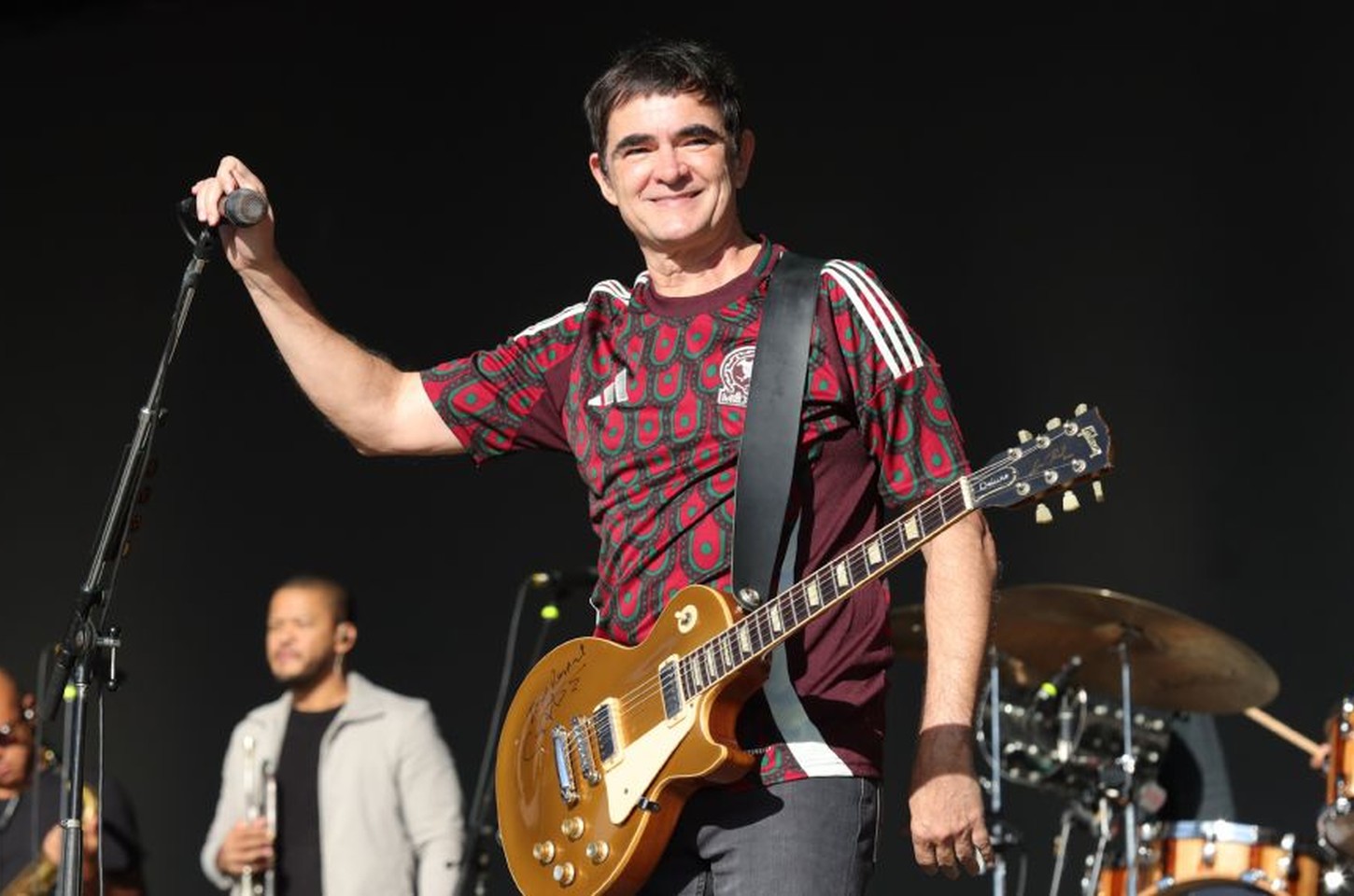 Enquete de Samuel Rosa elege "Dois Rios" como favorita do público