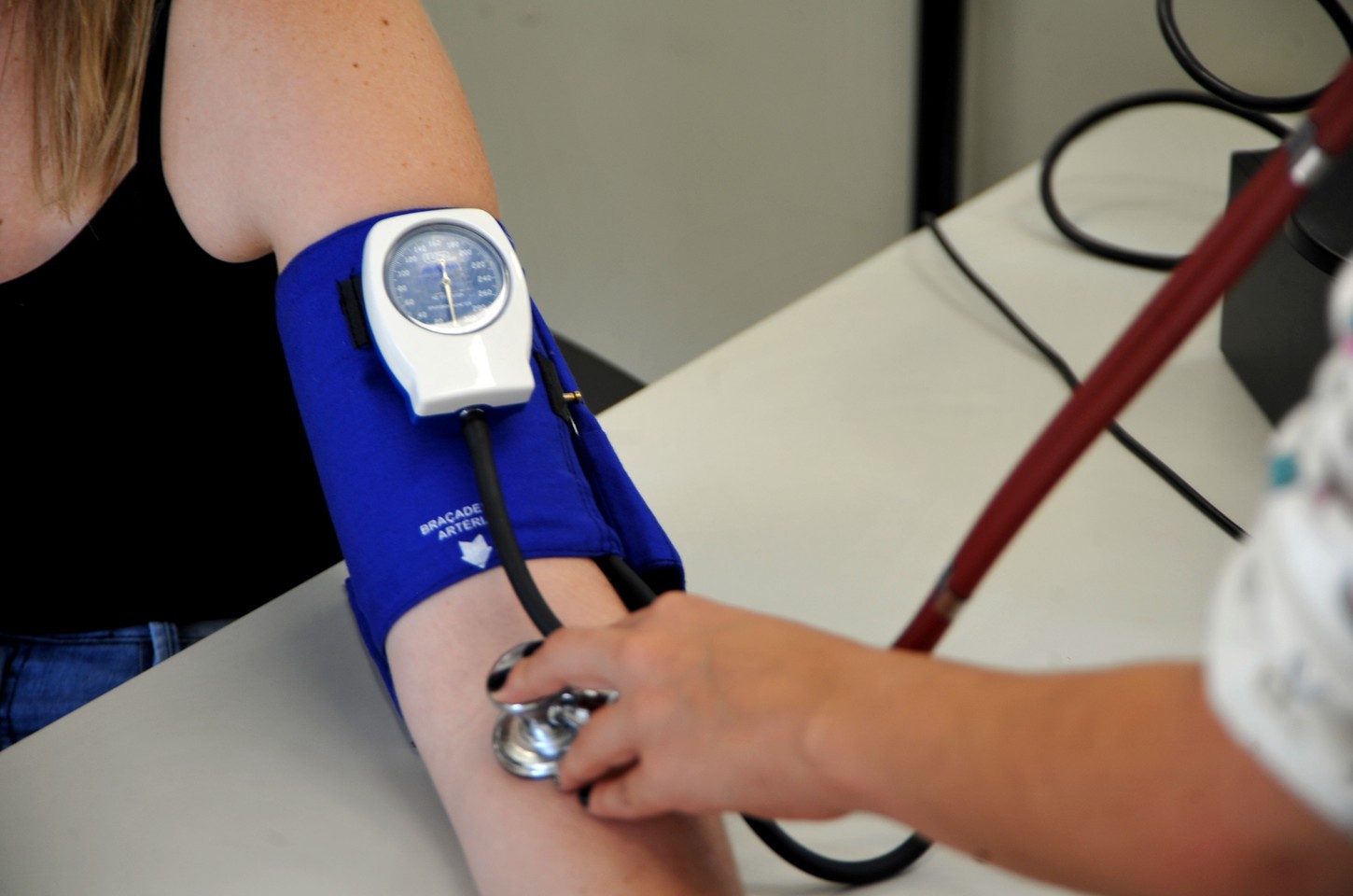 Entidades médicas restringem uso de testosterona em mulheres no Brasil