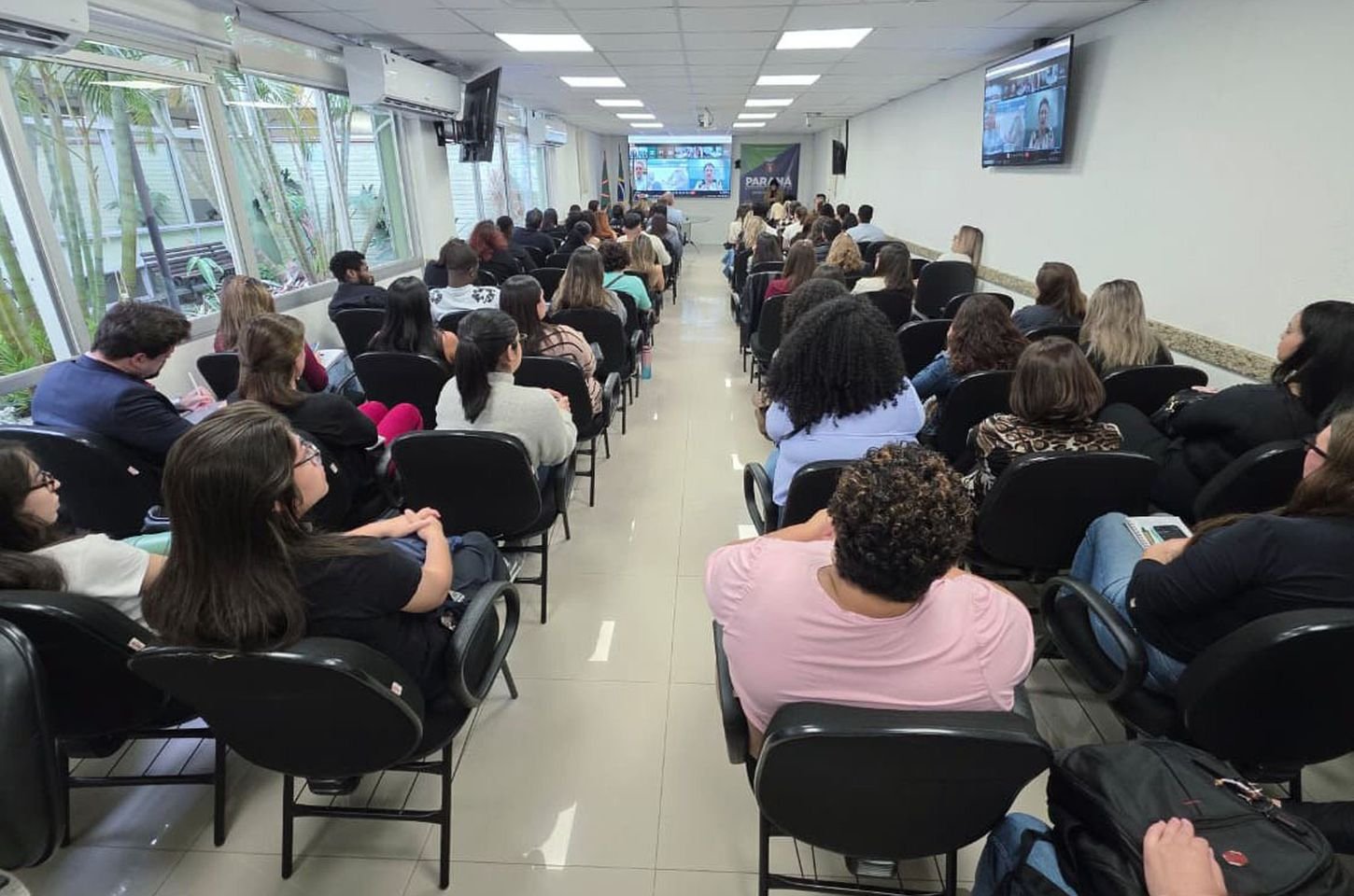 Escola de Saúde Pública do Paraná abre cursos gratuitos de cuidador de idosos e capacitação sobre violência